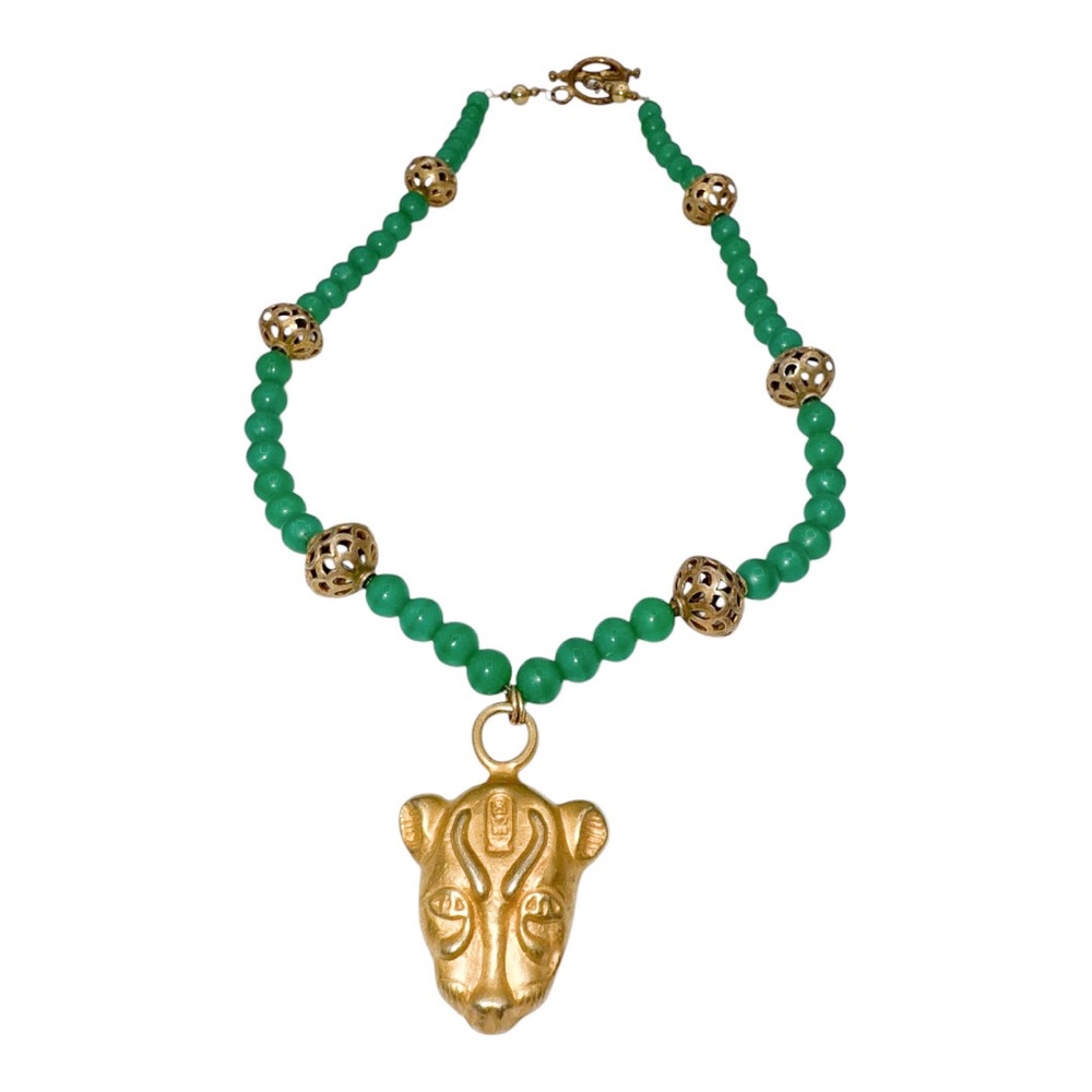 Vintage Emerald Jade Beaded Necklace w Goldtone Lions Head Pendant